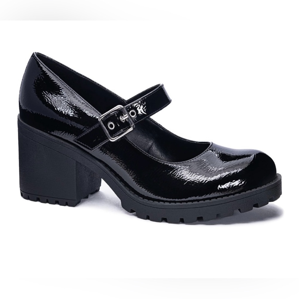An iconic style with a modern touch; The Women's Dirty Laundry Lita